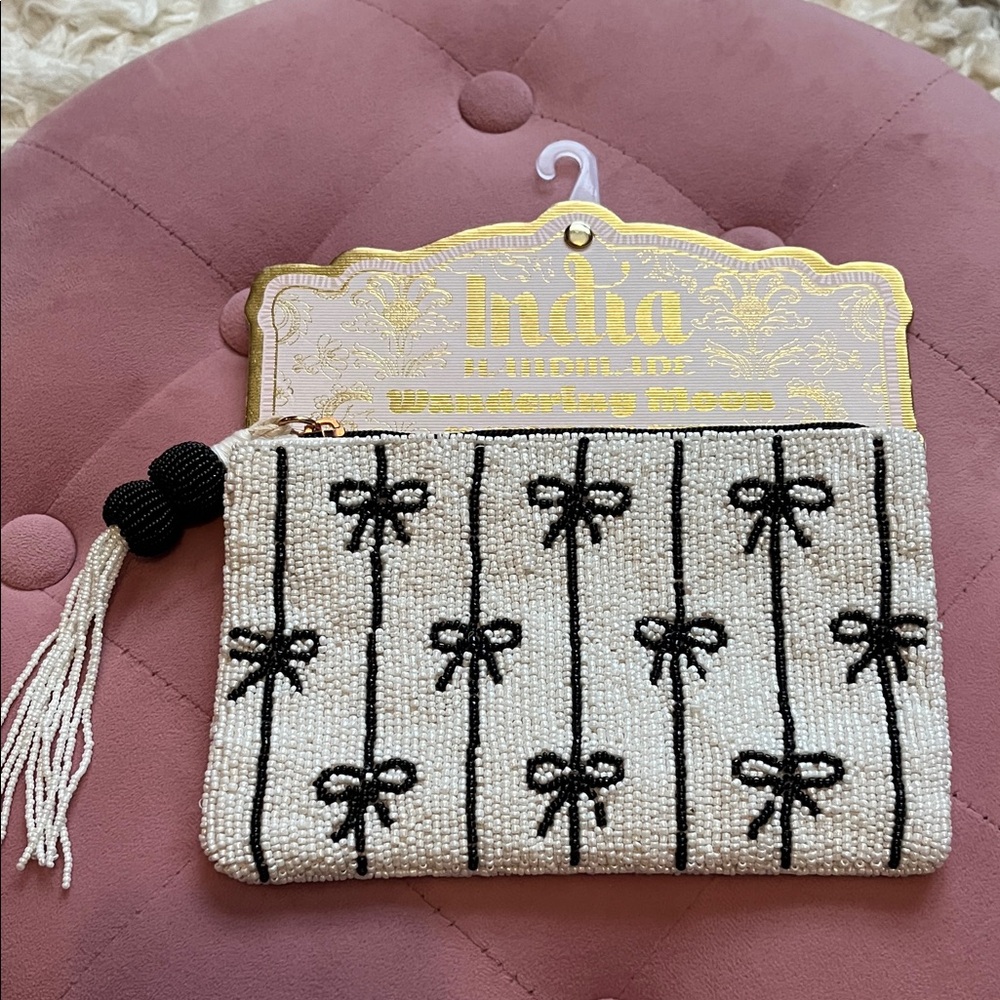 Handmade beaded bow travel pouch
